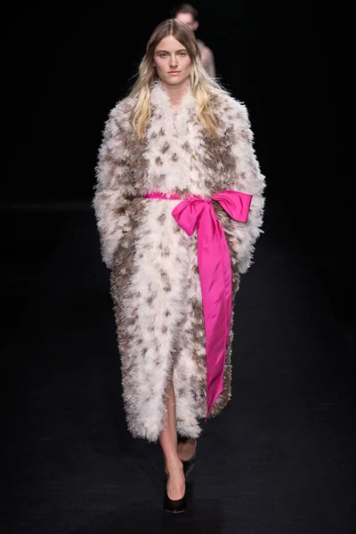 Look 7